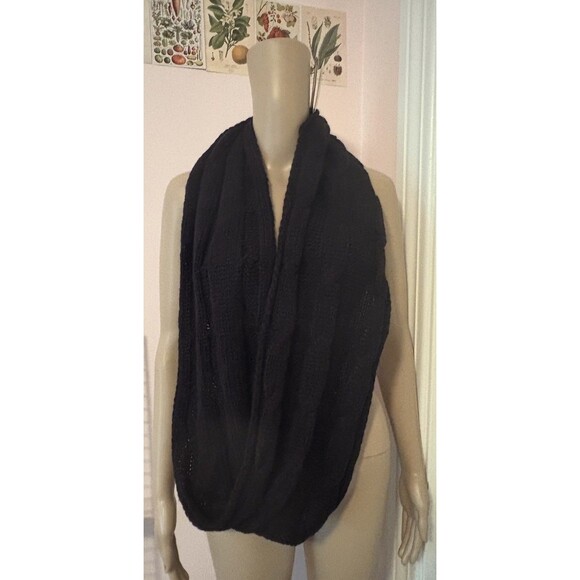 The Limited Knitted Chunky Infinity Scarf Circle Long Loop Winter Scarf Ret. $36 - Picture 1 of 4